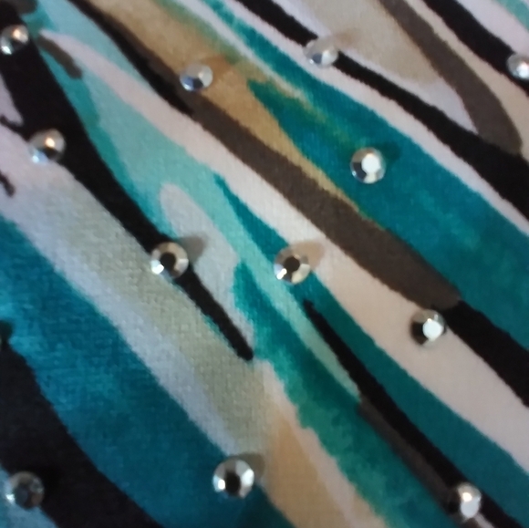 M Collection stud design top - Picture 4 of 9